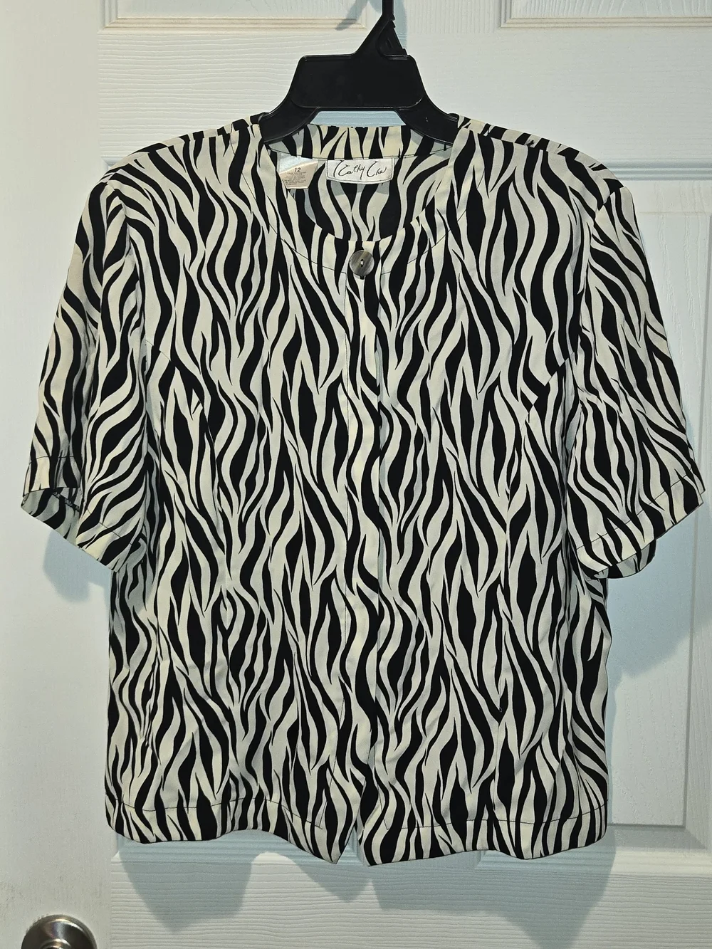 Black & White Zebra-Print Short Sleeve Blouse